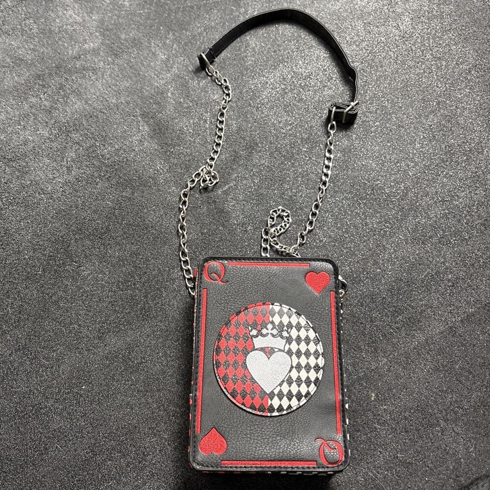 Crossover Queen Of Hearts Bag Red, Black & White - Picture 1 of 5